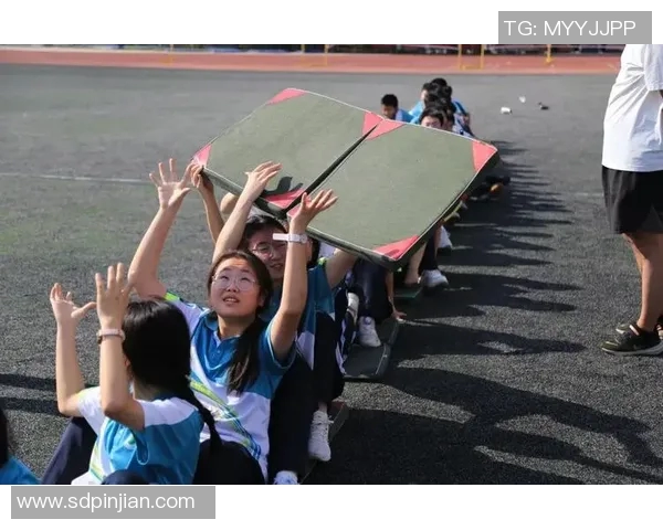 宿舍足球围巾的魅力与情感连接让青春在绿茵场上绽放光彩