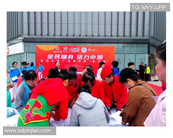 广场舞与足球的完美结合让全民健身更有趣味与活力